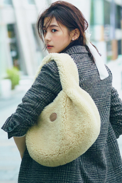 【12/5のコーデ】ふわもこ、リボンetc.… 大人かわいい小物は辛口コーデで受け止めて