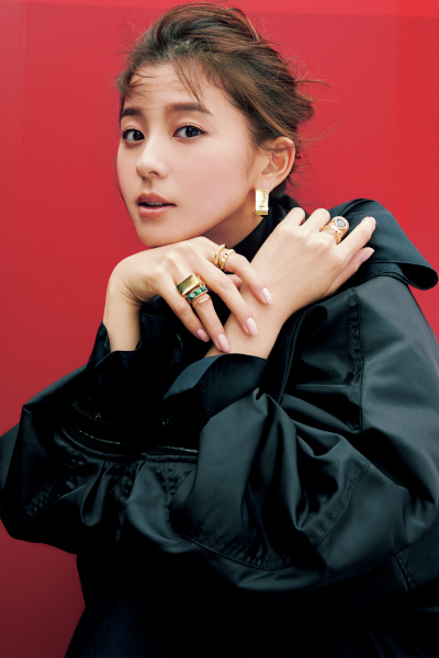 【12/24のコーデ】ジュエリーを効かせた着こなしで！ 大人のイブコーデ